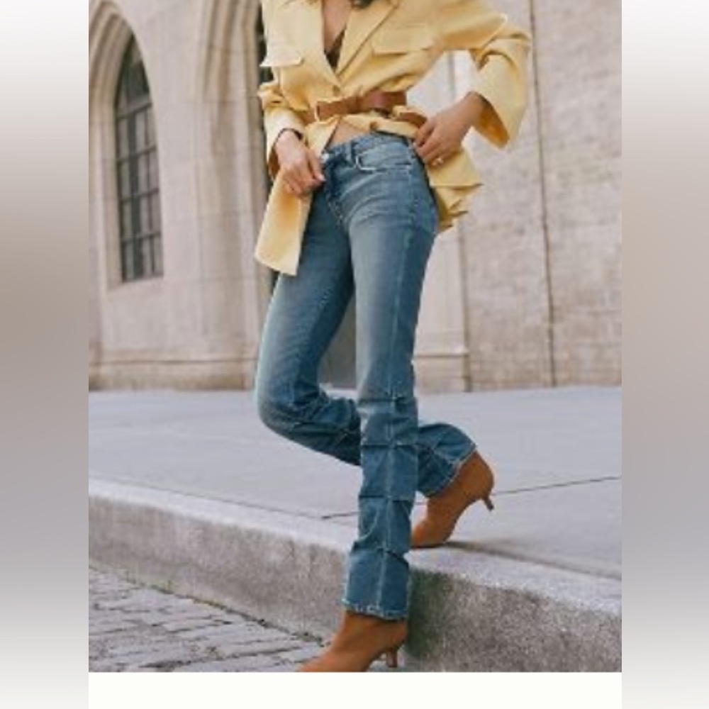 PILCRO LOW-RISE RUCHED BOOT JEANS - 31
